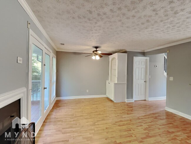 Foto del edificio - 3588 Kennesaw Station Dr