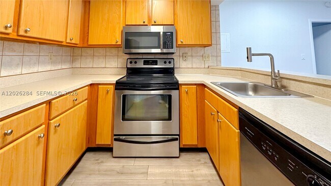 Foto del edificio - 2445 SW 18th Terrace