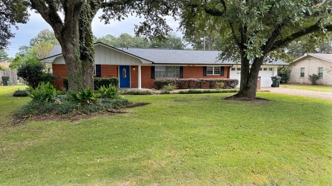 Building Photo - 402 Maridale Dr