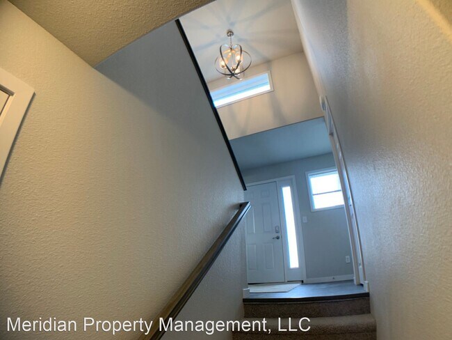 Building Photo - 4 br, 3 bath Apartment - 1701 Johnson Dr S...