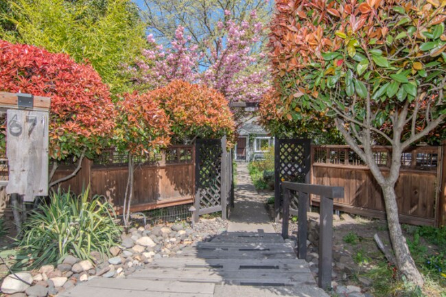 Foto del edificio - 671 Siskiyou Blvd