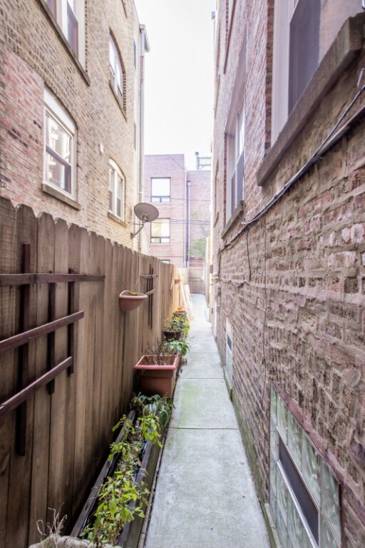 Foto del edificio - 2239 W McLean Ave