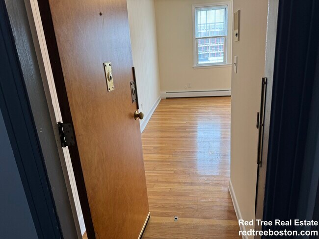 Building Photo - 168 N Beacon St