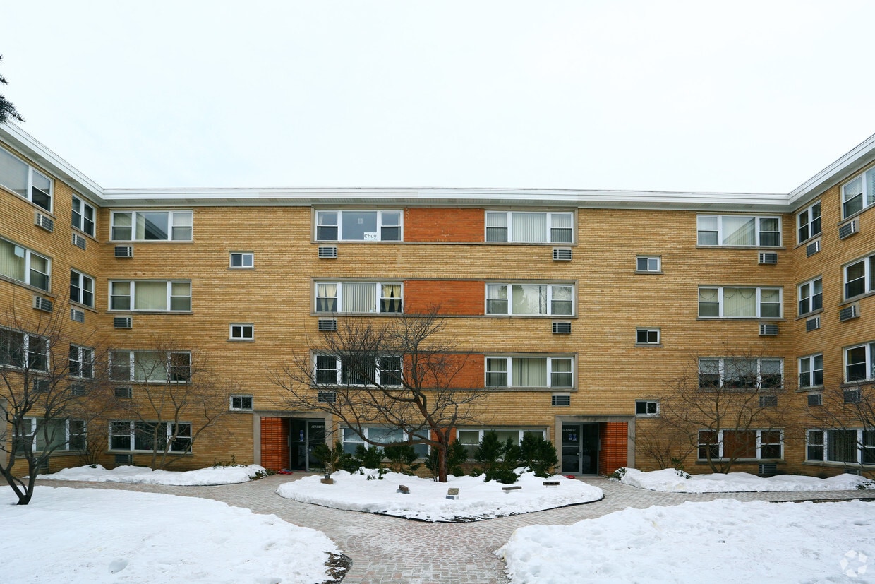 Building Photo - 7423-37 N Ridge Rd