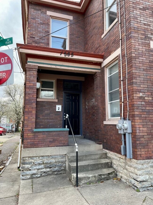 Foto del edificio - 1565 Chase Ave