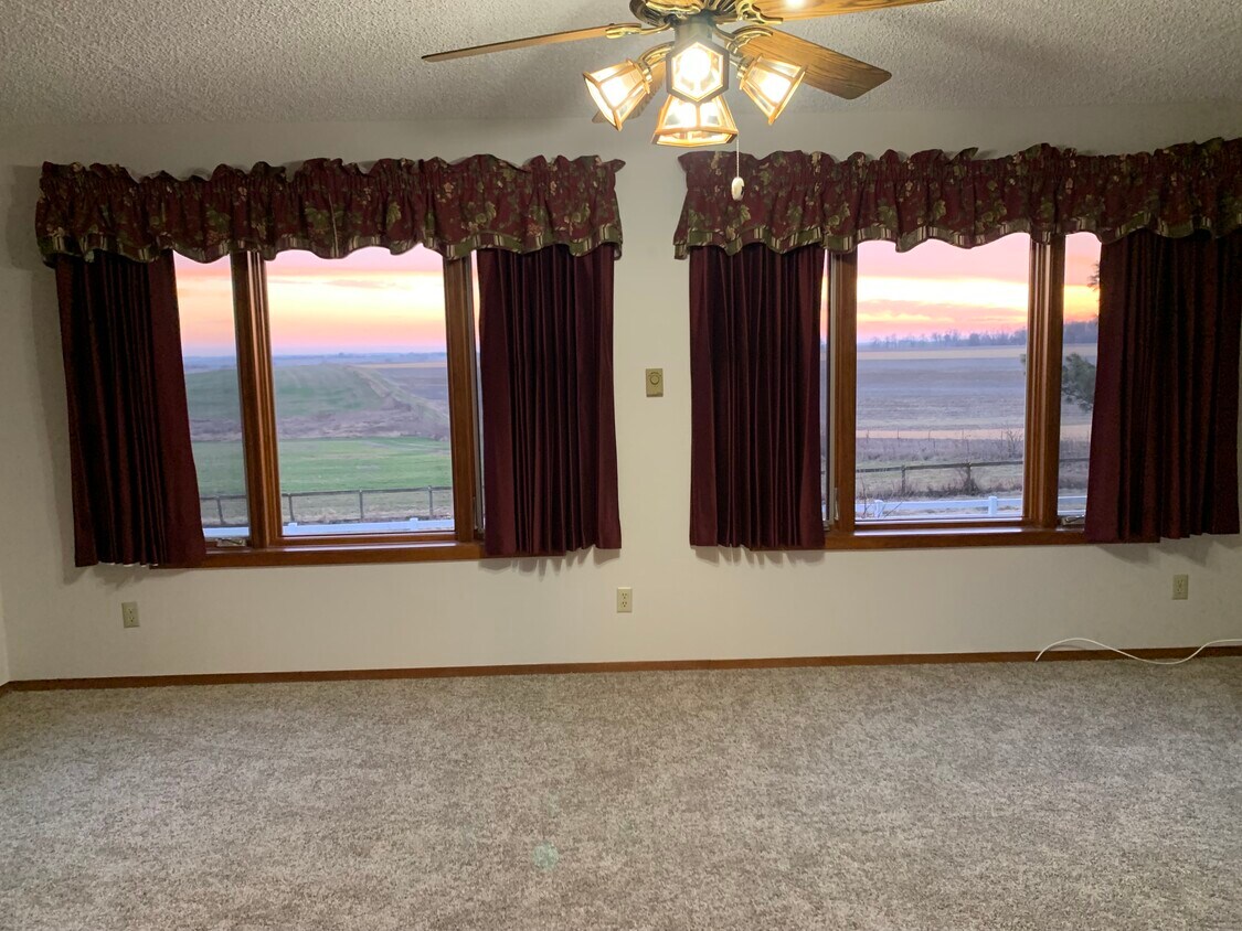 Four seasons room - 7991 County Road D