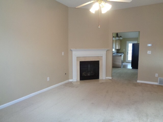 Foto del edificio - 7072 Parkbrook Ln