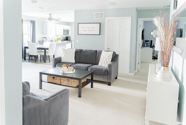 Foto del edificio - 1608 Briarcreek Ln