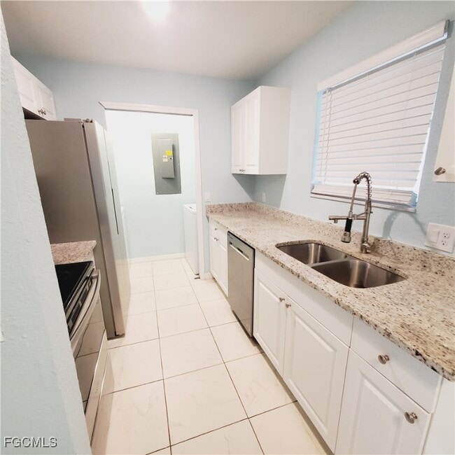 Foto del edificio - 2435 Lola Ave