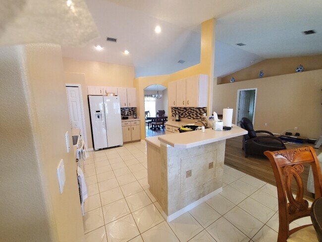 Building Photo - 8 Primrose Ln