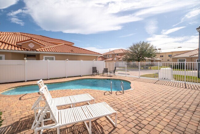 Building Photo - Mira Bella Beachside Townhome