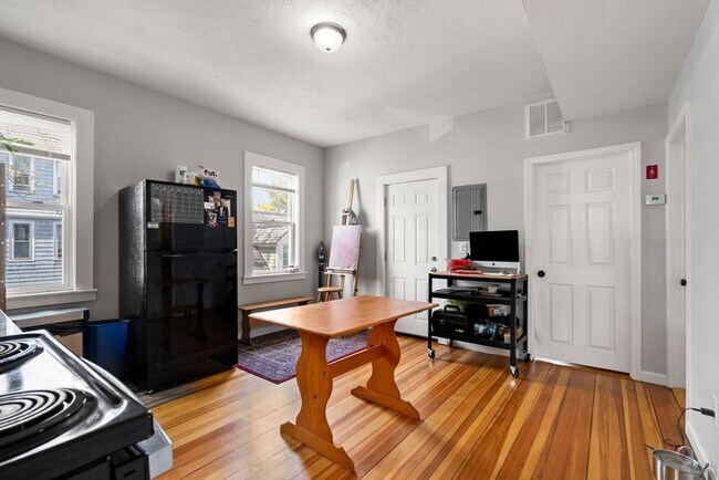 Foto del edificio - 170 Allston St