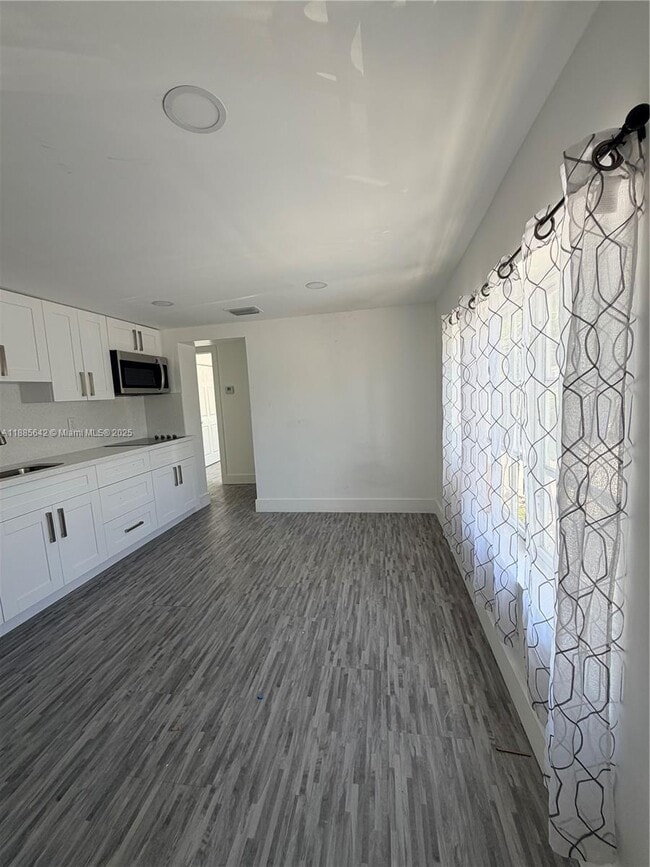 Foto del edificio - 753 NW 22nd Ct