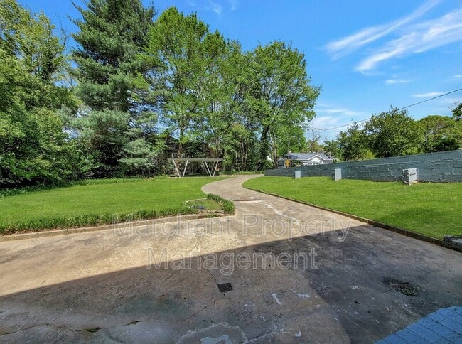 Building Photo - 120 Grove Rd