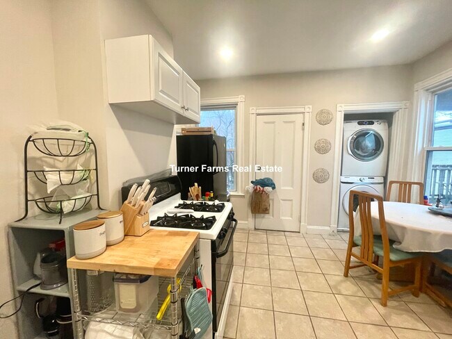 Foto del edificio - 276 E Cottage St