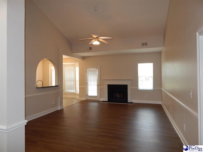 Foto del edificio - 2109 Elderberry Dr