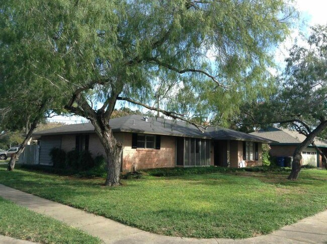 Building Photo - 3722 Pope Dr