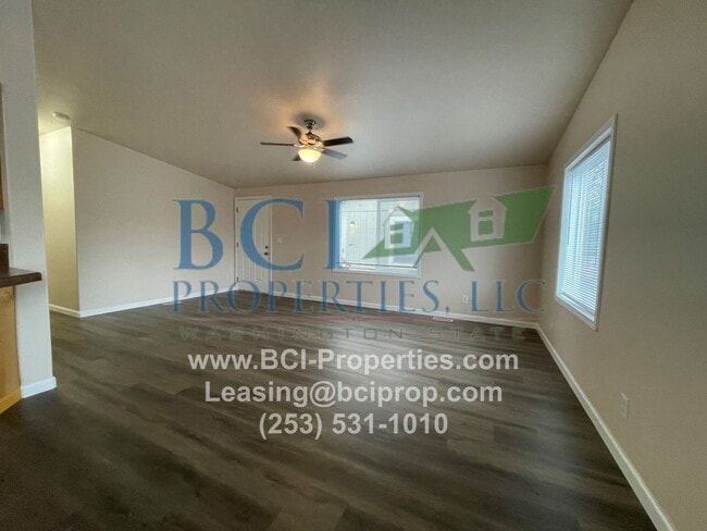 Building Photo - 3 BEDROOM, 2 BATH AVAILABLE $1795.00