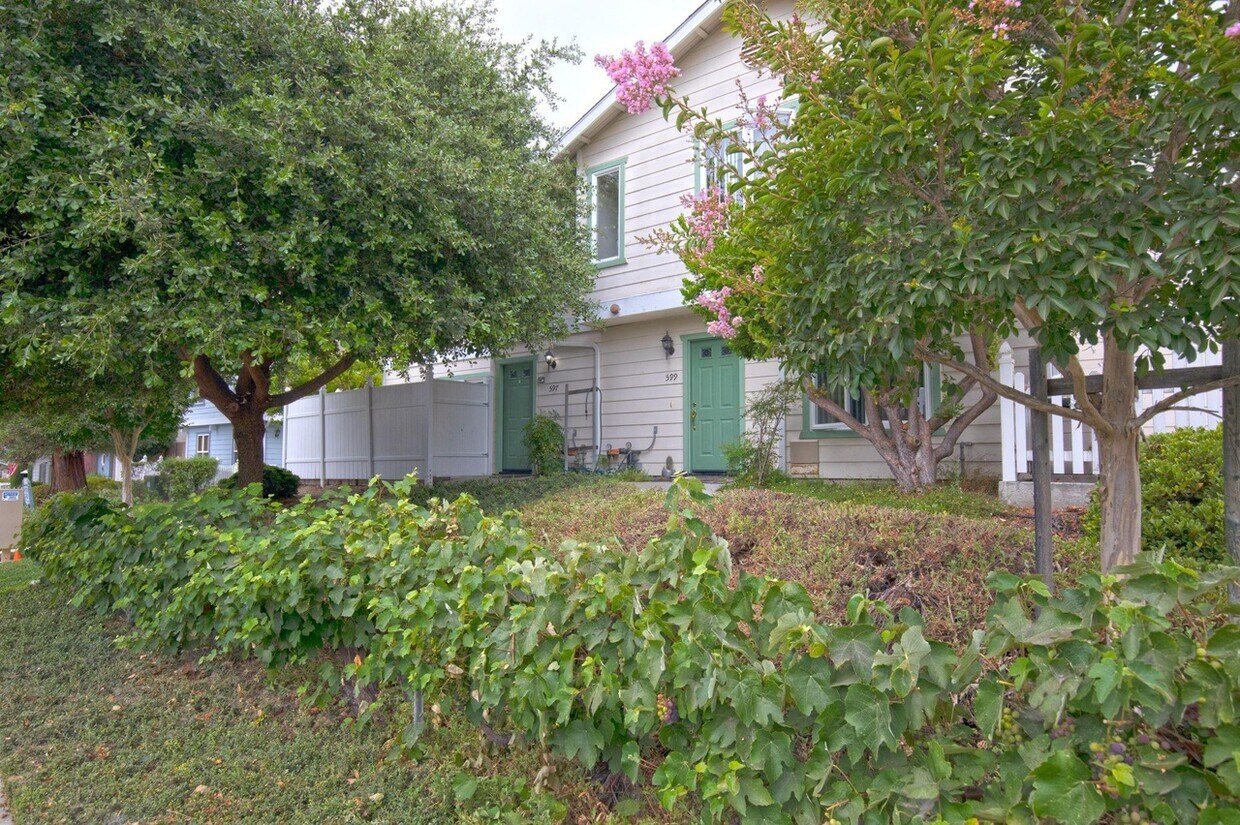 Foto principal - 597 Central Ave