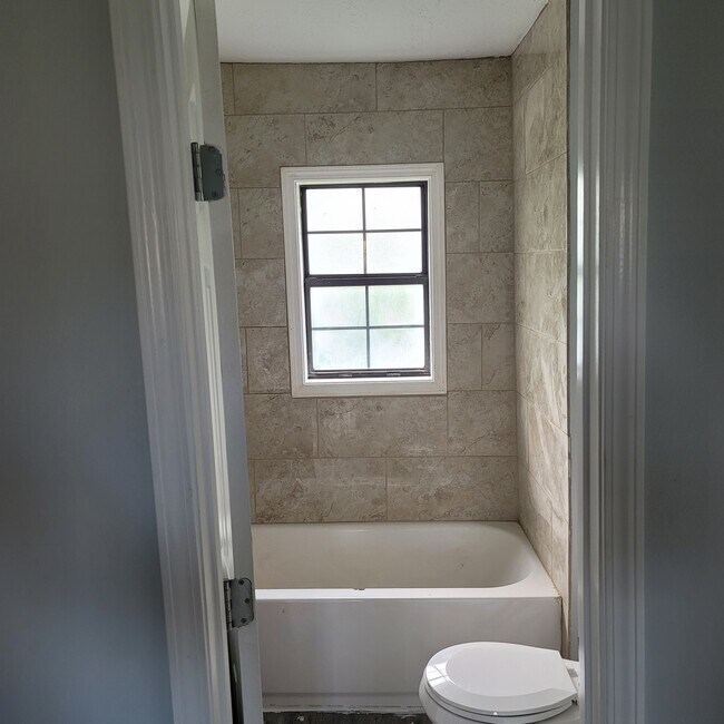 Bathroom - 1814 Obrien St