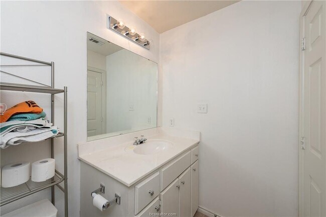 Building Photo - 1433 Western Oaks Ct