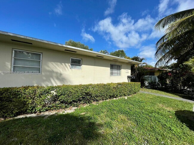 Building Photo - 10848 NE 3rd Ct