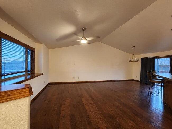 Foto del edificio - 737 Copperfield Dr