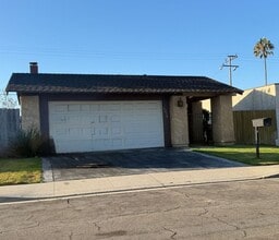 Building Photo - 6250 Mockingbird St