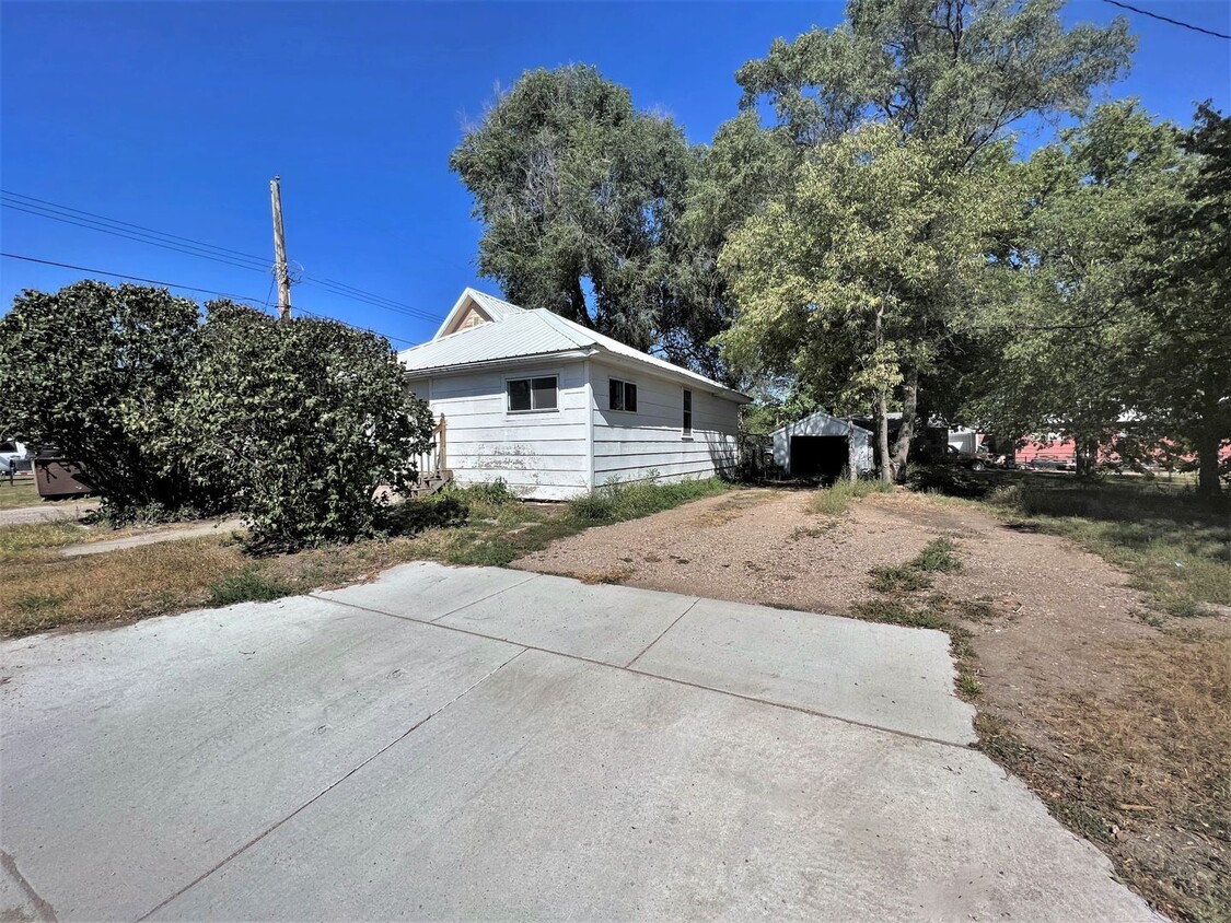 Primary Photo - 212 W Fir-2 Bedroom House