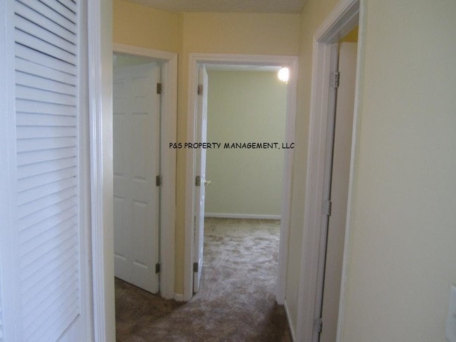 Building Photo - 7493 International Village Dr