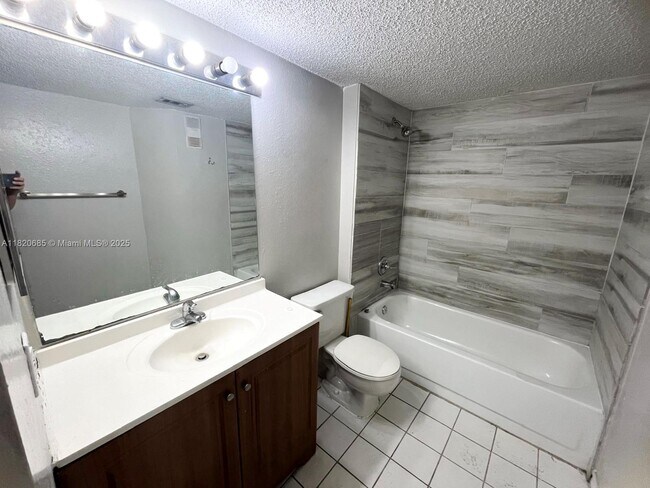 Foto del edificio - 4055 W McNab Rd
