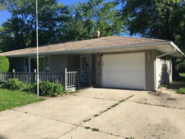 Building Photo - 402 E 69th Pl