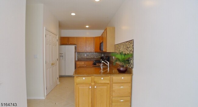 Building Photo - 19 Gordon Cir