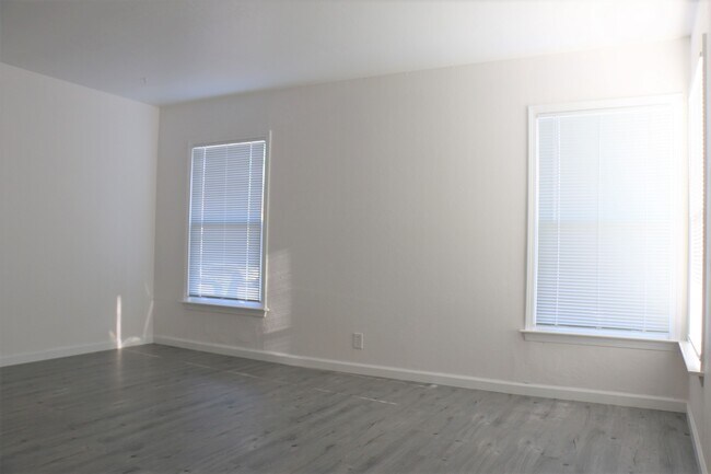 Building Photo - 1321 135th Ave