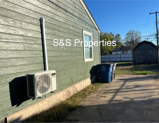 Foto del edificio - 5326 W 11th Pl