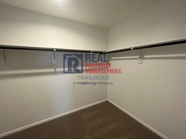 Foto del edificio - Delightful 4 Bedroom/2 Full Bath Open Conc...