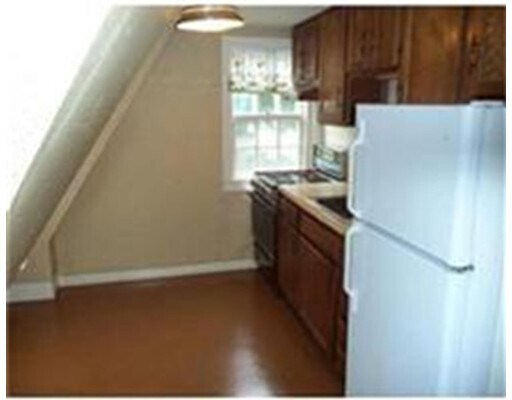 Building Photo - 212 Sandwich St