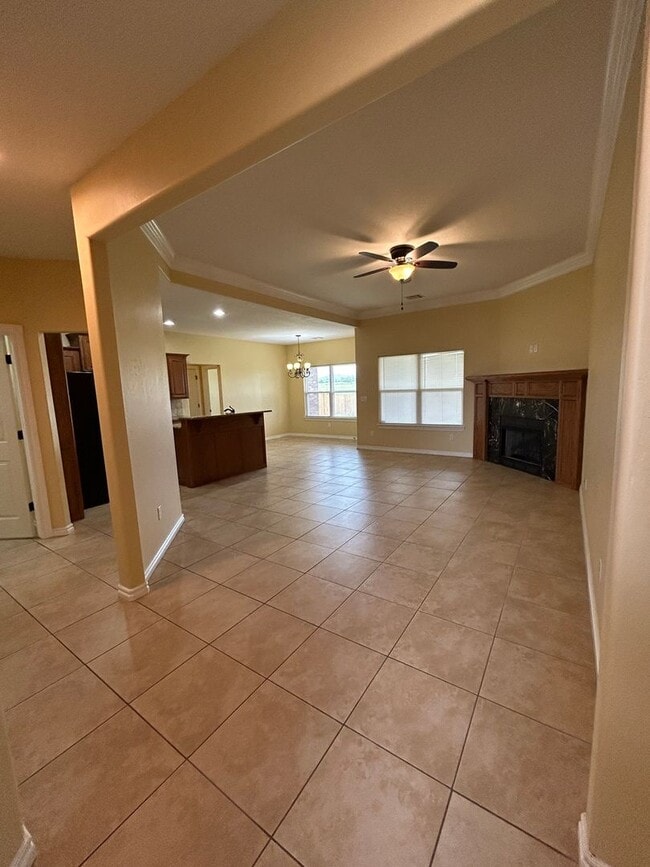 Building Photo - 4 bedroom, 2 bathroom NOW Available!