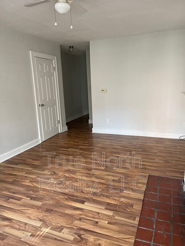 Building Photo - 1681 Oak St