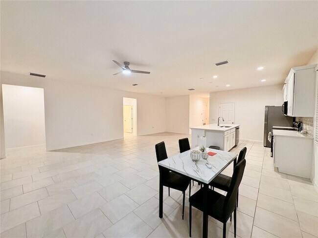 Foto del edificio - 1568 Sky Lks Dr