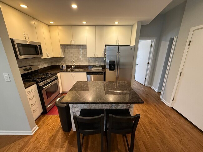 Foto del edificio - 2318 W Bloomingdale Ave