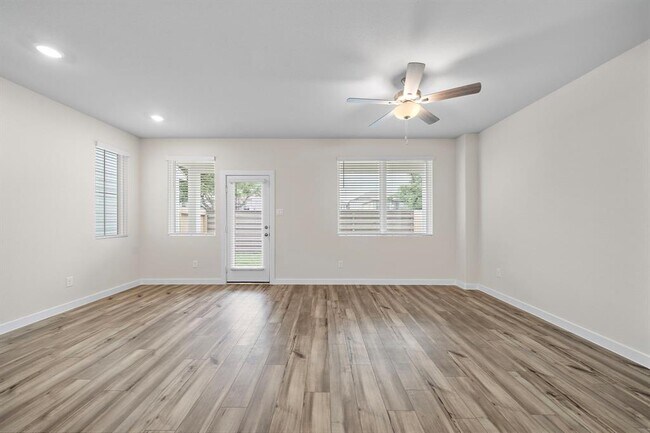 Building Photo - 3116 Moontide Ln
