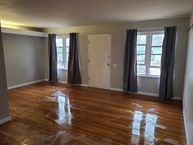 Famil Room - 10828 Linnell Dr