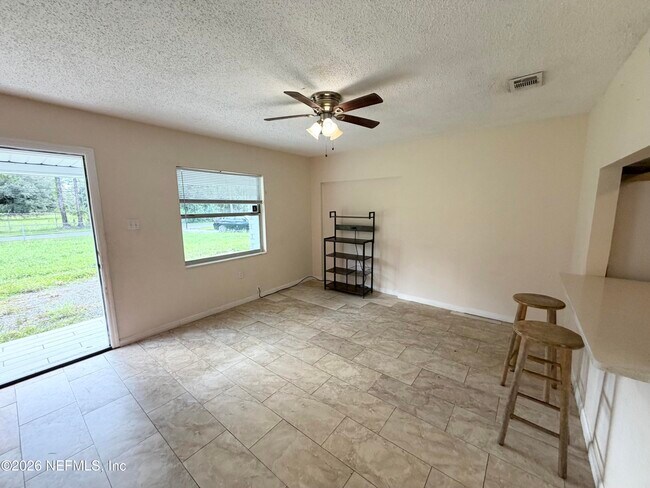 Building Photo - 2052 Navaho Ave