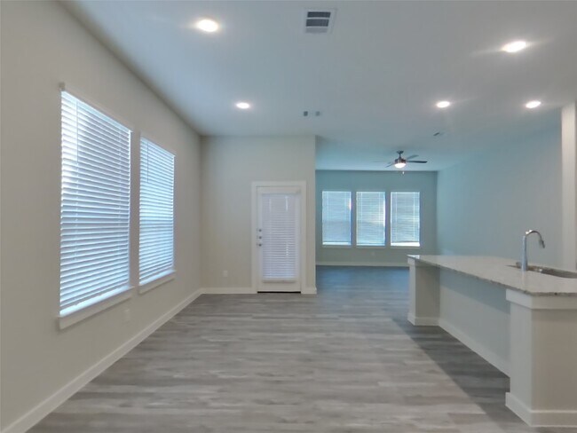 Building Photo - 22813 Terrazzo Dr