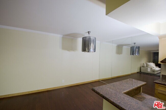 Foto del edificio - 1745 Camino Palmero St
