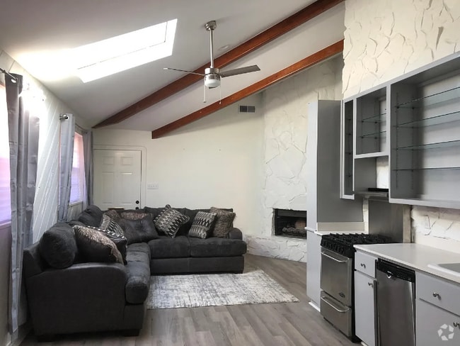 Building Photo - 1336 Helios Ave