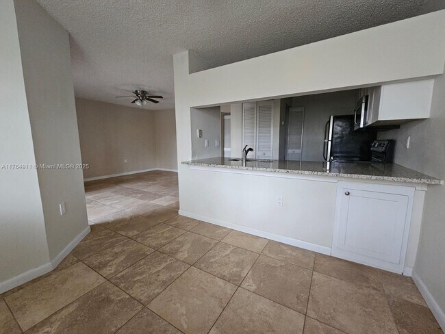 Building Photo - 22203 Glenmoor Dr