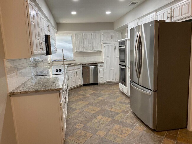 Building Photo - 904 Green Brook Dr