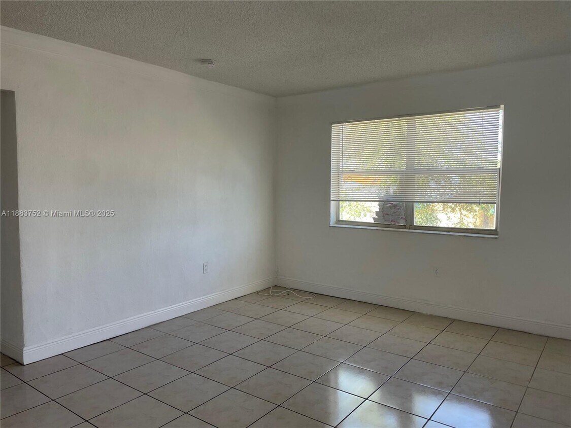 Foto principal - 16118 NE 21st Ave